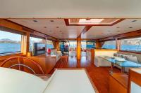 GETAWAY yacht charter: Saloon