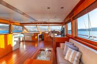 GETAWAY yacht charter: Saloon