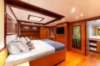 GETAWAY yacht charter: Master Cabin