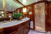 NEW-STAR yacht charter: Master En-Suite