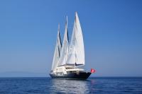 MEIRA yacht charter: Meira aft