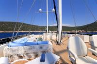 MEIRA yacht charter: Meira sun deck