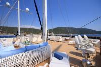 MEIRA yacht charter: Meira sun deck