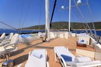 MEIRA yacht charter: Meira sun deck