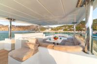 CANEREN yacht charter: Flybridge