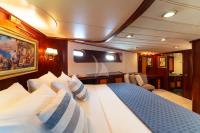 CANEREN yacht charter: Master Cabin