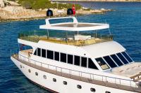 CANEREN yacht charter: Exterior