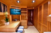 SOMETHING-COOL yacht charter: Triple Suite