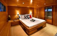 SOMETHING-COOL yacht charter: VIP Suite