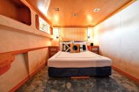 SOMETHING-COOL yacht charter: Double Suite