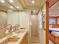 BEST-OFF yacht charter: Lower Deck En-suite