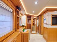 BEST-OFF yacht charter: Main Deck Master Cabin