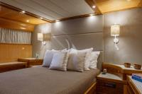 VA-BENE yacht charter: VIP suite