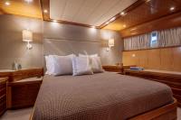 VA-BENE yacht charter: VIP suite