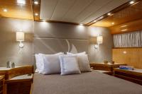 VA-BENE yacht charter: VIP suite