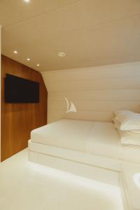 ERA-A yacht charter: Double Suite