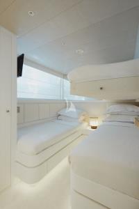 ERA-A yacht charter: Twin Suite