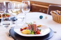 PIOLA yacht charter: Dining details