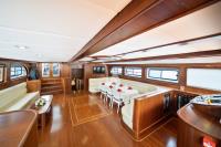 QUESTA-VITA yacht charter: saloon