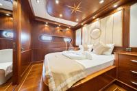 QUESTA-VITA yacht charter: VIP 1