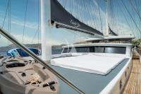 QUESTA-VITA yacht charter: sunbeds