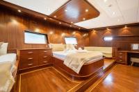 QUESTA-VITA yacht charter: aft master