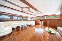 QUESTA-VITA yacht charter: saloon