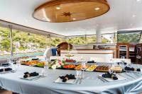 QUESTA-VITA yacht charter: Table setting