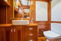 QUESTA-VITA yacht charter: fore master bathroom