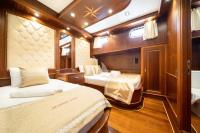 QUESTA-VITA yacht charter: Triple cabin 2