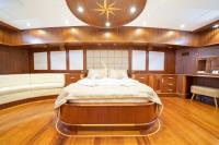 QUESTA-VITA yacht charter: fore master