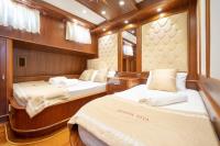 QUESTA-VITA yacht charter: Triple cabin 1