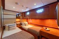 SERENITY-86 yacht charter: Twin Cabin