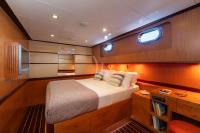 SERENITY-86 yacht charter: VIP Double Cabin