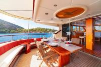 SERENITY-86 yacht charter: Aft Seating Area