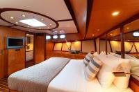 SERENITY-86 yacht charter: Master Cabin