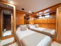 SUNLINER-X yacht charter: Twin Cabin