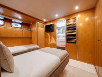 SUNLINER-X yacht charter: Twin Cabin