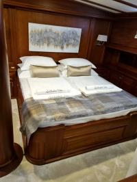 DOLCE-VITA yacht charter: Master Cabin 2