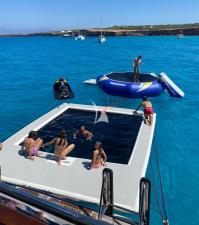 BUNKER yacht charter: Water Set-Up