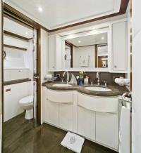 BUNKER yacht charter: VIP 1 bathroom