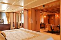 CHRISTINA-O yacht charter: Master suite