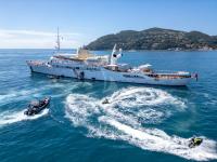 CHRISTINA-O yacht charter: Water sports action