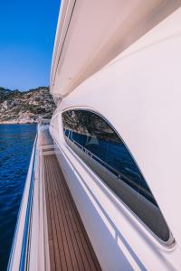 OXYGEN-8 yacht charter: External Side