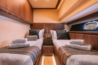 OXYGEN-8 yacht charter: Twin suite