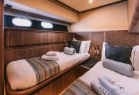 OXYGEN-8 yacht charter: Twin suite